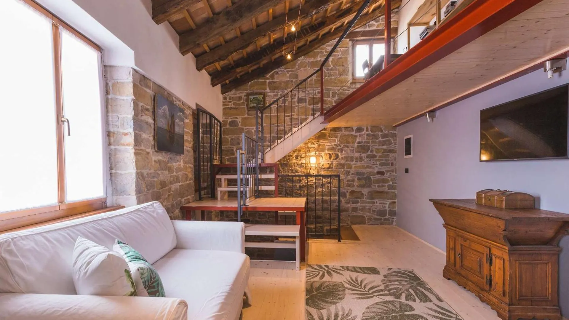 Portole Suites Oprtalj 宾馆