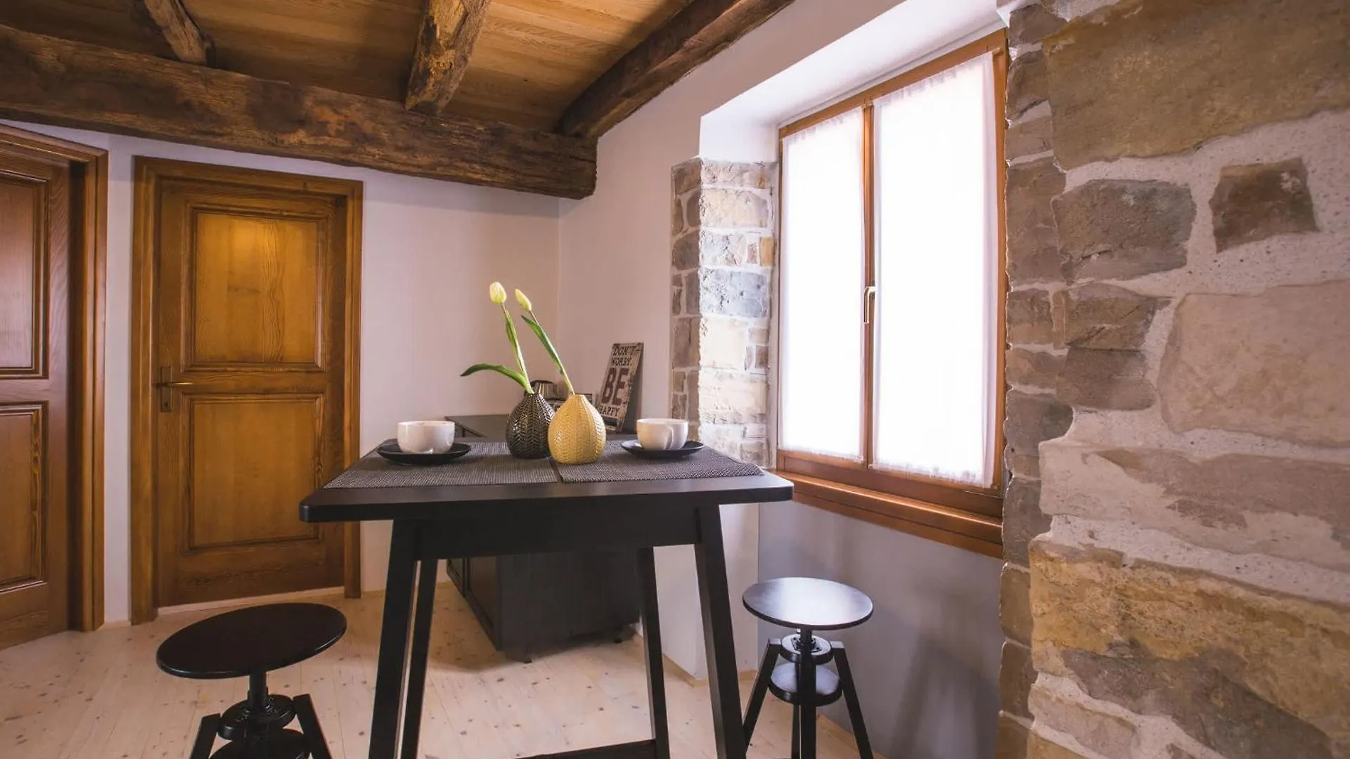 Portole Suites Oprtalj 宾馆