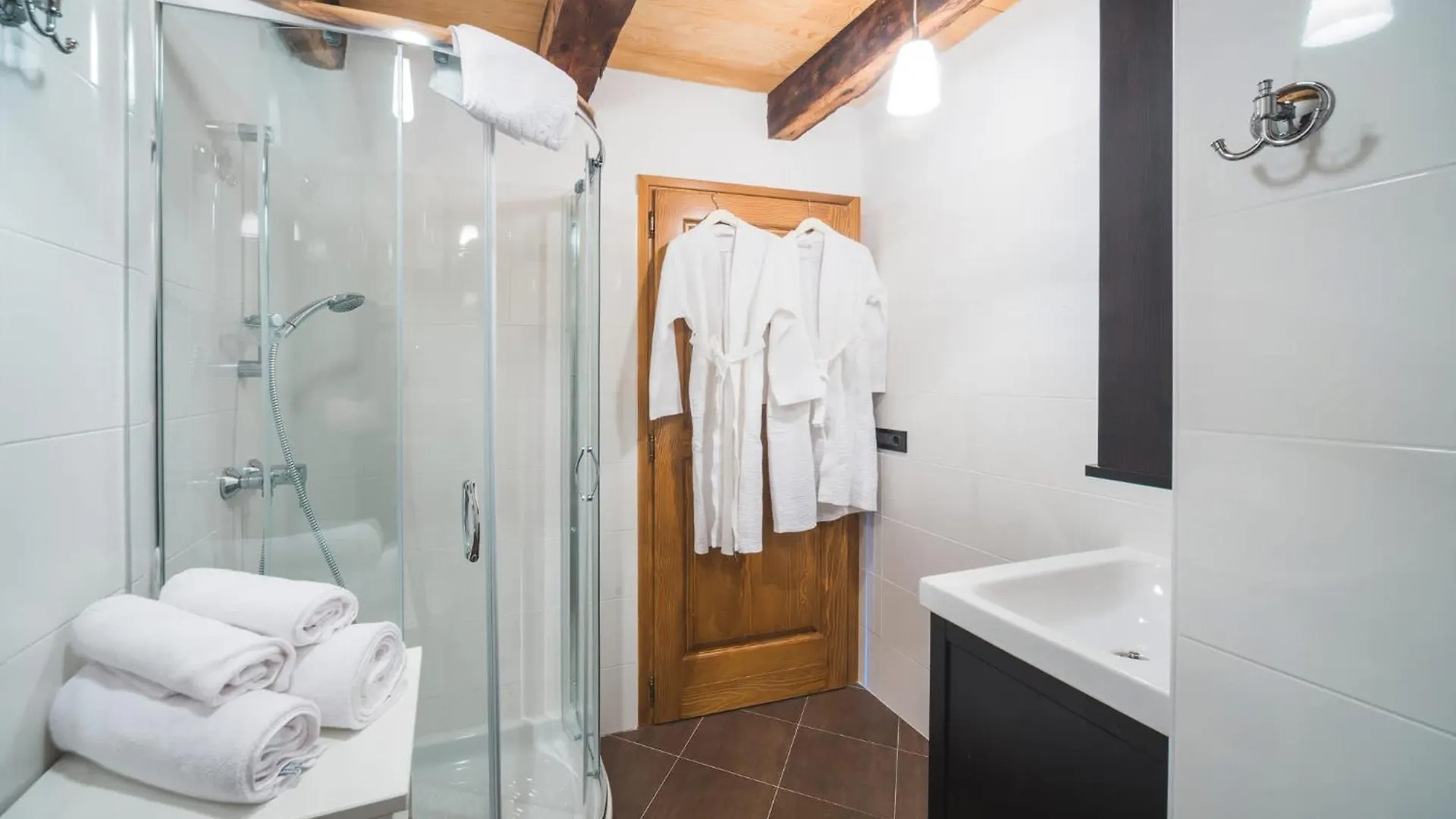Portole Suites Oprtalj 宾馆